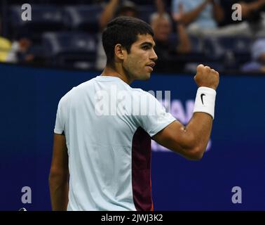 New York, GBR. 05th septembre 2022. New York Flushing Meadows US Open Day 8 05/09/2022 Carlos Alcaraz (ESP) quatrième tour Match Credit: Roger Parker/Alay Live News Banque D'Images