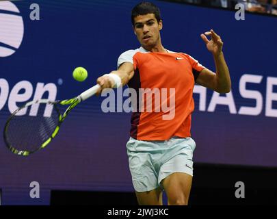 New York, GBR. 05th septembre 2022. New York Flushing Meadows US Open Day 8 05/09/2022 Carlos Alcaraz (ESP) quatrième tour Match Credit: Roger Parker/Alay Live News Banque D'Images