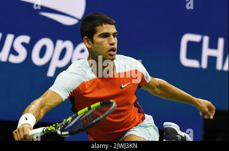 New York, GBR. 05th septembre 2022. New York Flushing Meadows US Open Day 8 05/09/2022 Carlos Alcaraz (ESP) quatrième tour Match Credit: Roger Parker/Alay Live News Banque D'Images