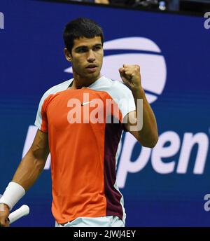 New York, GBR. 05th septembre 2022. New York Flushing Meadows US Open Day 8 05/09/2022 Carlos Alcaraz (ESP) quatrième tour Match Credit: Roger Parker/Alay Live News Banque D'Images