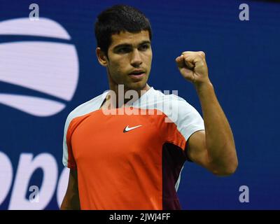 New York, GBR. 05th septembre 2022. New York Flushing Meadows US Open Day 8 05/09/2022 Carlos Alcaraz (ESP) quatrième tour Match Credit: Roger Parker/Alay Live News Banque D'Images