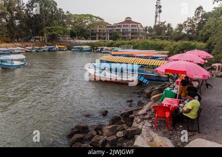 BAHIR DAR, ETHIOPIE - 31 MARS 2019: Petits bateaux à Bahir Dar, Ethiopie Banque D'Images