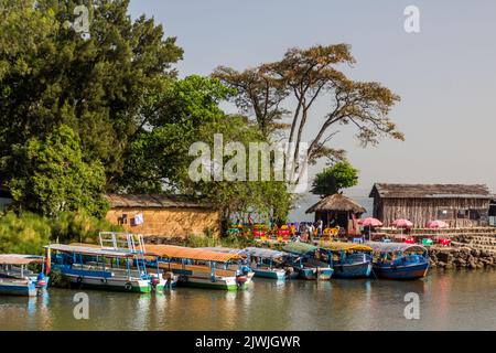 BAHIR DAR, ETHIOPIE - 1 AVRIL 2019 : petits bateaux à Bahir Dar, Ethiopie Banque D'Images