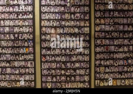 ADDIS-ABEBA, ÉTHIOPIE - 4 AVRIL 2019 : photos des victimes au Musée commémoratif des martyrs rouges d'Addis-Abeba, Éthiopie Banque D'Images