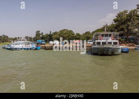 BAHIR DAR, ETHIOPIE - 2 AVRIL 2019 : bateaux dans le port de Bahir Dar, Ethiopie Banque D'Images