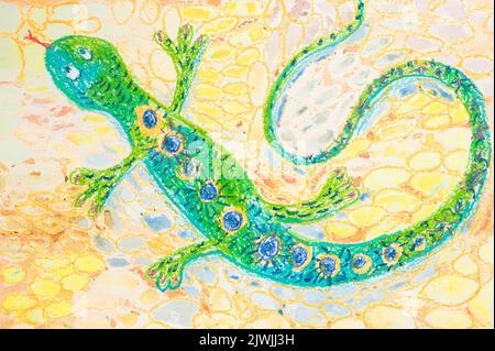 dessin graphique pour enfants avec crayon pastel sur papier texturé - un lézard vert se base sur des cailloux au soleil. reptile d'animaux sauvages. han art pour enfants Banque D'Images