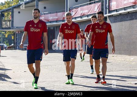 Amsterdam, pays-Bas. 6 septembre 2022, AMSTERDAM - (LR) Florian Grillitsch d'Ajax, Kenneth Taylor d'Ajax, Ahmetcan Kaplan d'Ajax, Dusan Tadic d'Ajax lors de la session d'entraînement avant le match de la Ligue des champions entre Ajax Amsterdam et Rangers FC au complexe sportif de Toekomst sur 6 septembre 2022 à Amsterdam, Pays-Bas. ANP MAURICE VAN STEEN Banque D'Images