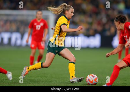 Sydney, Australie. 06th septembre 2022. Charlotte Grant, de Matilda, dribble le ballon lors du match amical des femmes entre CommBank Matilda (Australia Women) et Canada Women au stade Allianz, Sydney, Australie, le 6 septembre 2022. Photo de Peter Dovgan. Utilisation éditoriale uniquement, licence requise pour une utilisation commerciale. Aucune utilisation dans les Paris, les jeux ou les publications d'un seul club/ligue/joueur. Crédit : UK Sports pics Ltd/Alay Live News Banque D'Images