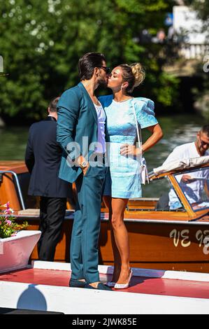 Venise, Italie. 04th septembre 2022. Eleonora Brunacci et Mariano Di VAIO arrivent à l'embarcadère de l'Excelsior lors du Festival international du film de Venise 79th sur 04 septembre 2022 à Venise, Italie crédit : Agence photo indépendante/Alamy Live News Banque D'Images