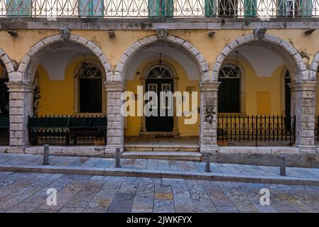 Rue Moustoxidi dans la ville de Corfou, Grèce Banque D'Images