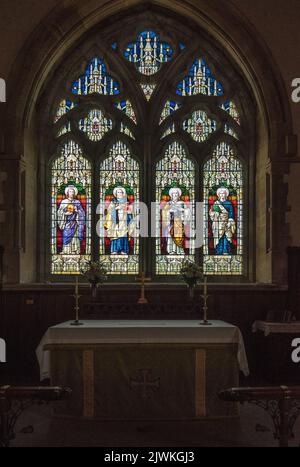 Magnifique vitrail à l'église de la cathédrale Saint-Fachtna à Rosscarbery, à l'ouest de Cork, en Irlande du Sud. Banque D'Images