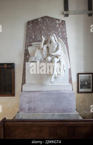 Sculpturesn attrayant à l'intérieur de l'église de la cathédrale Saint-Fachtna à Rosscarbéry, dans l'ouest de l'Irlande de Cork. Banque D'Images