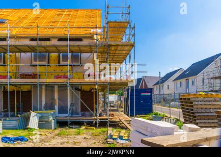 Maison avec jetée construite et isolée, chantier de construction à Rucphen, pays-Bas, 6 mai 2022 Banque D'Images