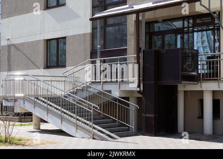 ascenseur de rue pour les personnes handicapées Banque D'Images