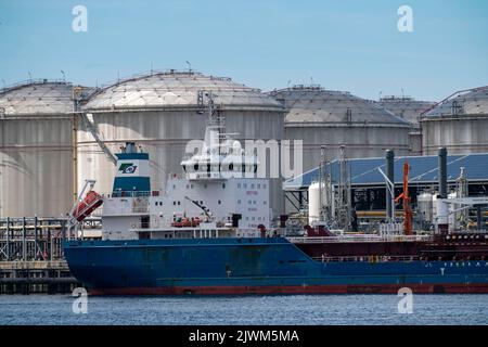 Petroleumhaven, Vopak terminal Europoort, exploitation de réservoirs de pétrole brut, plus de 99 grands réservoirs et 22 terminaux de chargement pour les navires étrangers et intérieurs, EuroPoor Banque D'Images