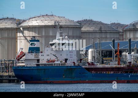 Petroleumhaven, Vopak terminal Europoort, exploitation de réservoirs de pétrole brut, plus de 99 grands réservoirs et 22 terminaux de chargement pour les navires étrangers et intérieurs, EuroPoor Banque D'Images