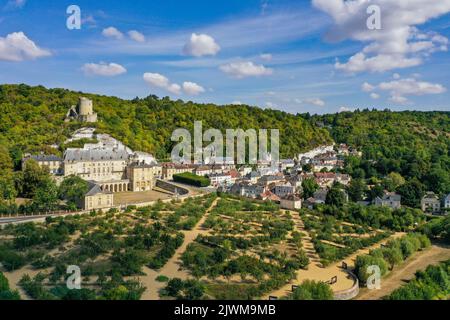 Vue aérienne sur la ville de la Roche Guyon dans le Val d'Oise en France Banque D'Images