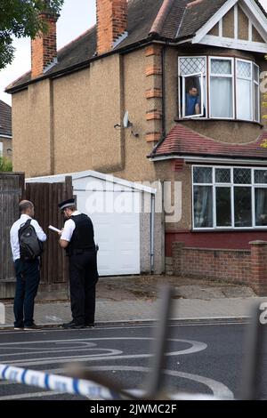 Londres, Royaume-Uni. 6th septembre, Londres, Royaume-Uni. Scène de crime de Pollice après une fusillade de Streatham: Chris Kaba est mort après avoir été abattu par la police après une poursuite. Date: 6/9/22 photos: Stephanie Black crédit: Stephanie Black/Alamy Live News Banque D'Images