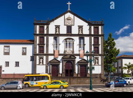 L'Eglise Saint Jean l'évangéliste et le Collège voisin de Funchal, Madère, Portugal Banque D'Images