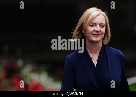 Le nouveau Premier ministre Liz Truss arrive à Downing Street, Londres, après avoir rencontré la reine Elizabeth II et accepté son invitation à devenir Premier ministre et à former un nouveau gouvernement. Date de la photo: Mardi 6 septembre 2022. Banque D'Images