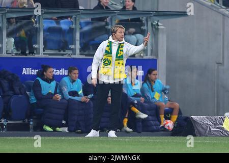 6th septembre 2022 ; Allianz Stadium, Sydney, Nouvelle-Galles du Sud, Australie ; International football amical, Australie contre Canada: L'entraîneur australien Tony Gustavsson donne des instructions à ses joueurs Banque D'Images