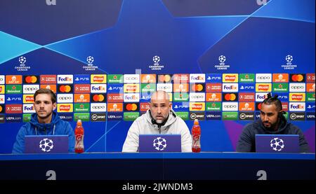 Igor Tudor, directeur de l'Olympique de Marseille, et Dimitri Payet lors d'une conférence de presse au stade Tottenham Hotspur de Londres. Date de la photo: Mardi 6 septembre 2022. Banque D'Images