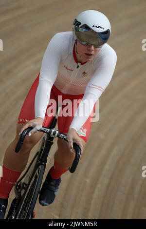 Sophie CAPEWELL d'Angleterre dans le cyclisme féminin Sprint aux Jeux du Commonwealth 2022 dans le Vélodrome, Parc olympique de la Reine Elizabeth, Londres. Banque D'Images