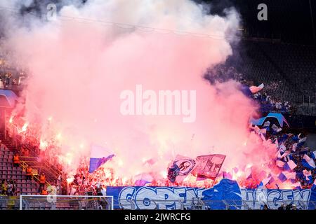 DORTMUND, ALLEMAGNE - SEPTEMBRE 6 : les supporters du FC Copenhague ont droit à des feux d'artifice lors du match G de l'UEFA Champions League entre Borussia Dortmund et le FC Copenhague au signal Iduna Park sur 6 septembre 2022 à Dortmund, Allemagne (photo de Marcel ter Bals/Orange Pictures) Banque D'Images