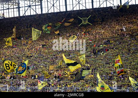 Dortmund, Allemagne. 06th septembre 2022. DORTMUND, ALLEMAGNE - SEPTEMBRE 6 : les supporters de Borussia Dortmund lors du match G de l'UEFA Champions League entre Borussia Dortmund et le FC Copenhague au signal Iduna Park sur 6 septembre 2022 à Dortmund, Allemagne (photo de Marcel ter Bals/Orange Pictures) Credit: Orange pics BV/Alay Live News Banque D'Images