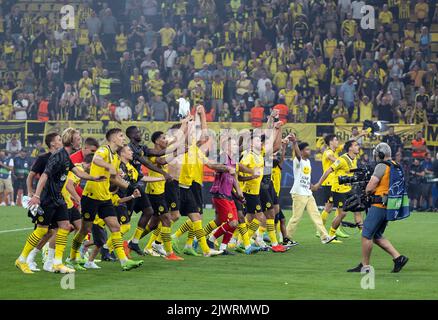 Dortmund, Allemagne. 06th septembre 2022. Football : Ligue des champions, Borussia Dortmund - FC Copenhague, Groupe G, Journée de rencontre 1, signal Iduna Park. Les joueurs de Dortmund célèbrent la victoire. Credit: Bernd Thissen/dpa/Alay Live News Banque D'Images