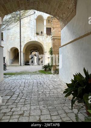 Casarano, Italie. Cour du Palazzo d'Aquino. Banque D'Images