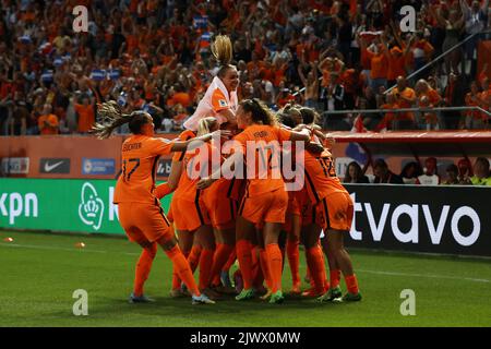 UTRECHT - Hollande les joueurs féminins applaudissent lors du match de qualification de la coupe du monde des femmes entre les pays-Bas et l'Islande au Stadion Galgenwaard sur 6 septembre 2022 à Utrecht, pays-Bas. ANP PIETER STAM DE YOUNG Banque D'Images