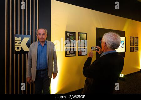 le réalisateur Luc Dardenne et le réalisateur Jean-Pierre Dardenne photographiés lors de la première du film belge Tori et Lokita des réalisateurs des frères Dardenne, à Gent kinepolis, le mardi 06 septembre 2022. BELGA PHOTO JAMES ARTHUR GEKIERE Banque D'Images