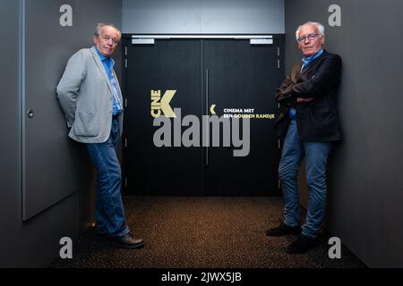 le réalisateur Luc Dardenne et le réalisateur Jean-Pierre Dardenne posent pour le photographe lors de l'avant-première du film belge Tori et Lokita des frères Dardenne réalisateurs, à Gent kinepolis, le mardi 06 septembre 2022. BELGA PHOTO JAMES ARTHUR GEKIERE Banque D'Images