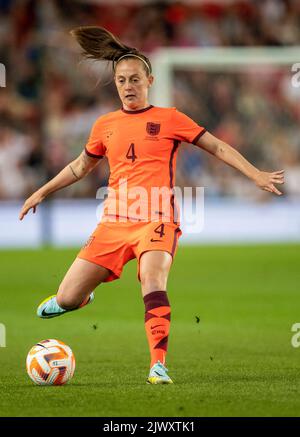 Stoke, Staffordshire, Royaume-Uni. 6th septembre 2022 ; Bet365 Stadium, Stoke, Staffordshire, Angleterre ; Coupe du monde des femmes de la FIFA 2023 Angleterre contre Luxembourg: Keira Walsh d'Angleterre crédit: Action plus Sports Images/Alamy Live News Banque D'Images