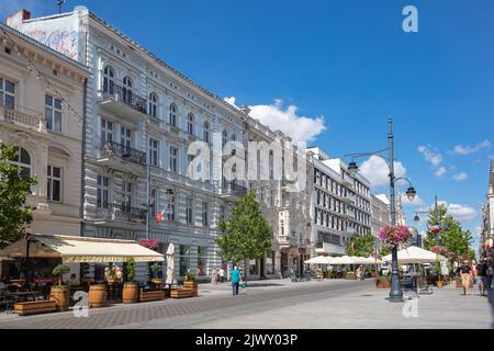 Lodz, Pologne - 7 août 2022: Rue Piotrkowska à Łódź, Pologne Banque D'Images