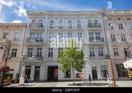 Lodz, Pologne - 7 août 2022: Rue Piotrkowska à Łódź, Pologne Banque D'Images