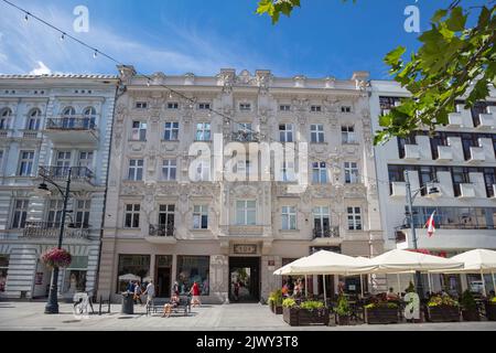 Lodz, Pologne - 7 août 2022: Rue Piotrkowska à Łódź, Pologne Banque D'Images