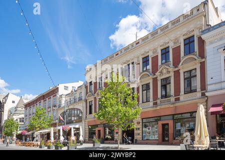 Lodz, Pologne - 7 août 2022: Rue Piotrkowska à Łódź, Pologne Banque D'Images