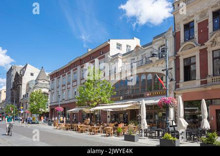 Lodz, Pologne - 7 août 2022: Rue Piotrkowska à Łódź, Pologne Banque D'Images