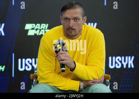 Kiev, Ukraine. 2nd septembre 2022. Oleksandr Usyk, champion unifié du monde de la boxe poids lourd en Ukraine, assiste à une conférence de presse à Kiev. (Credit image: © Oleksii Chumachenko/SOPA Images via ZUMA Press Wire) Banque D'Images