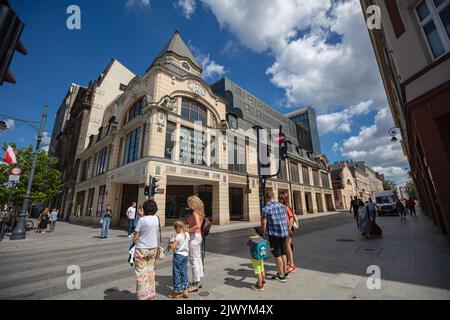 Lodz, Pologne - 7 août 2022: Rue Piotrkowska à Łódź, Pologne Banque D'Images