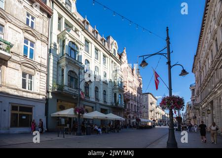 Lodz, Pologne - 7 août 2022: Rue Piotrkowska à Łódź, Pologne Banque D'Images