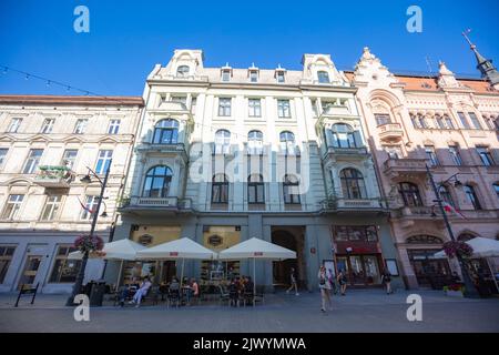 Lodz, Pologne - 7 août 2022: Rue Piotrkowska à Łódź, Pologne Banque D'Images