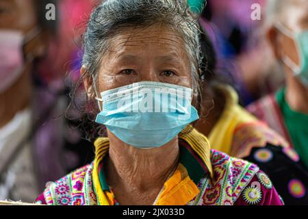 Chiang Mai, Thaïlande. 05th septembre 2022. Un manifestant de la tribu des Hmong Hill a crié lors de la manifestation contre le gouvernement pour examiner les politiques et les ordres d'expulsion, après que les responsables du gouvernement ont démoli la résidence de mon Jam, dans le district de Mae Rim. Crédit : SOPA Images Limited/Alamy Live News Banque D'Images