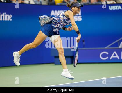 New York, États-Unis, 6th, septembre 2022. Le joueur de tennis australien Ajla Tomljanovic est en action lors du tournoi US Open au Billie Jean King National tennis Centre le mardi 06 septembre 2022. © Juergen Hasenkopf / Alamy Live News Banque D'Images