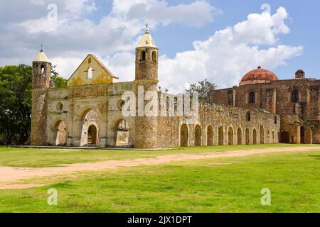Le célèbre ancien monastère de Santiago Apóstol, Cuilapan de Guerrero, Etat d'Oaxaca, Mexique Banque D'Images