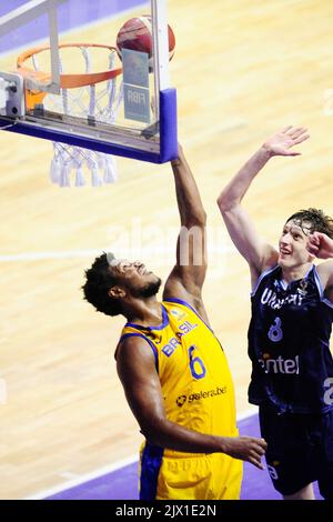 Recife, Brésil. 05th septembre 2022. Gauche) pendant le match entre le Brésil X Uruguay, valable pour le troisième tour de la première phase de la coupe d'Amérique masculine de basket-ball, FIBA Americup Brazil 2022, qui s'est tenu au Gymnasium Geraldo Magalhães, connu sous le nom de Geraldão Gymnasium, à Recife (PE), Brésil, ce lundi (05). Crédit: Ricardo Fernandes/SPIA photo/FotoArena/Alay Live News Banque D'Images