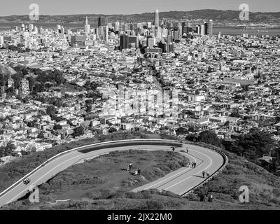 Vue sur le Best San Francisco Cityscape depuis Twin Peaks California. Banque D'Images