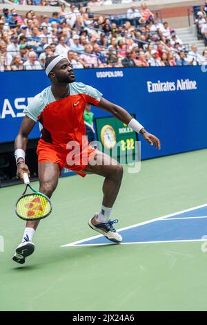 Frances Tiafoe (Etats-Unis) en compétition en R4 à l'US Open de 2022. Banque D'Images